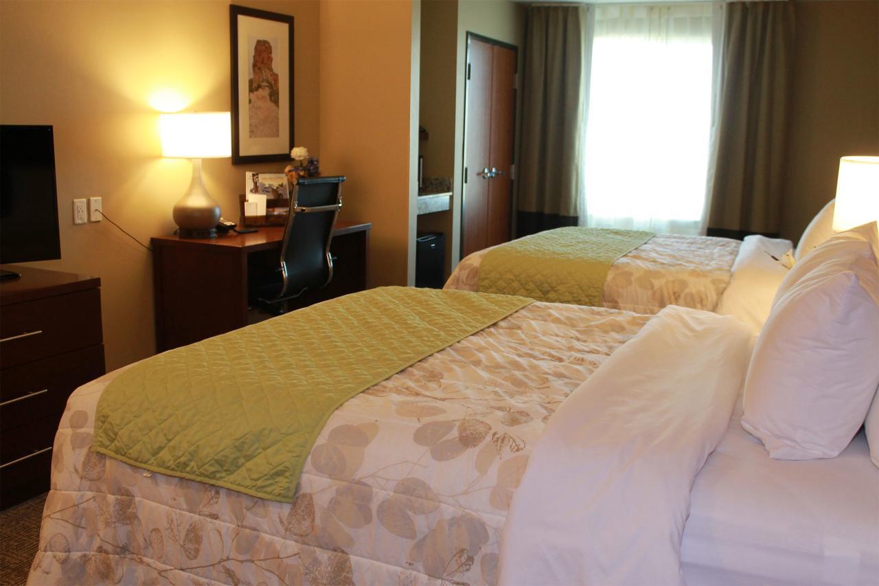 Heartland Inn And Suites Wheatland Dış mekan fotoğraf