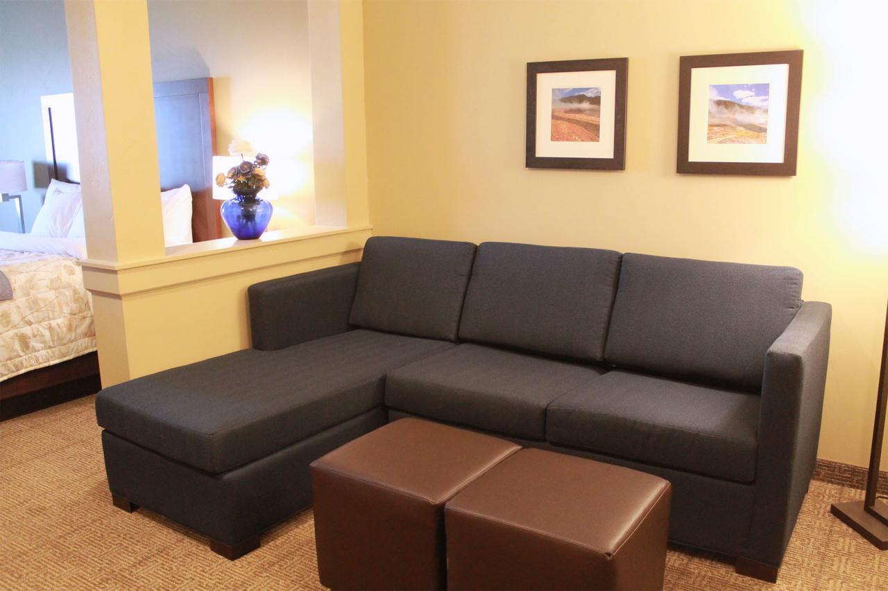 Heartland Inn And Suites Wheatland Dış mekan fotoğraf