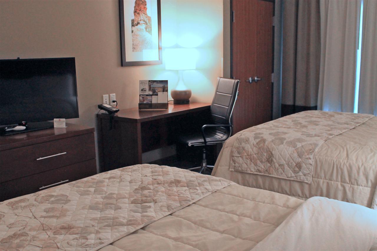 Heartland Inn And Suites Wheatland Dış mekan fotoğraf