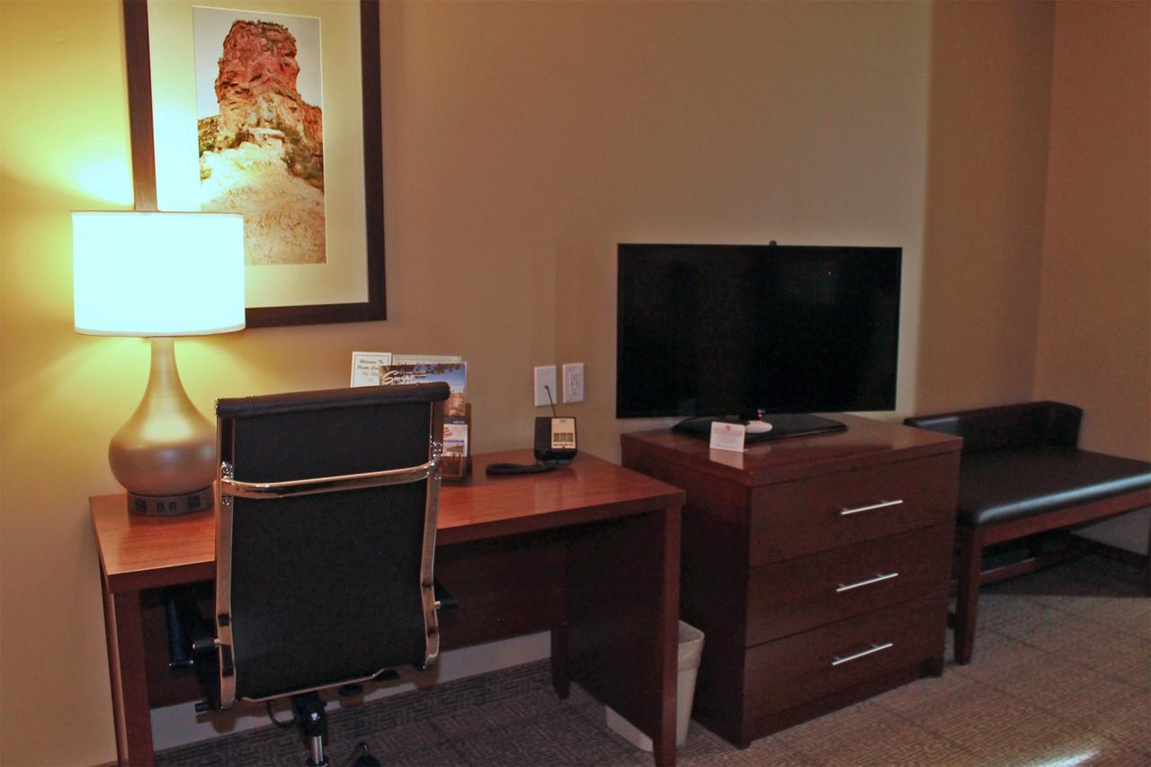 Heartland Inn And Suites Wheatland Dış mekan fotoğraf