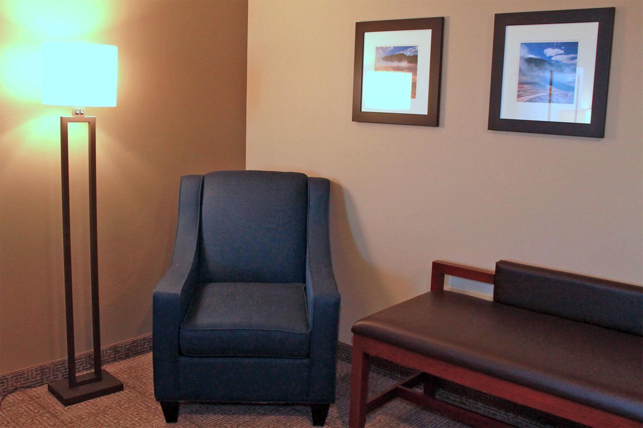 Heartland Inn And Suites Wheatland Dış mekan fotoğraf