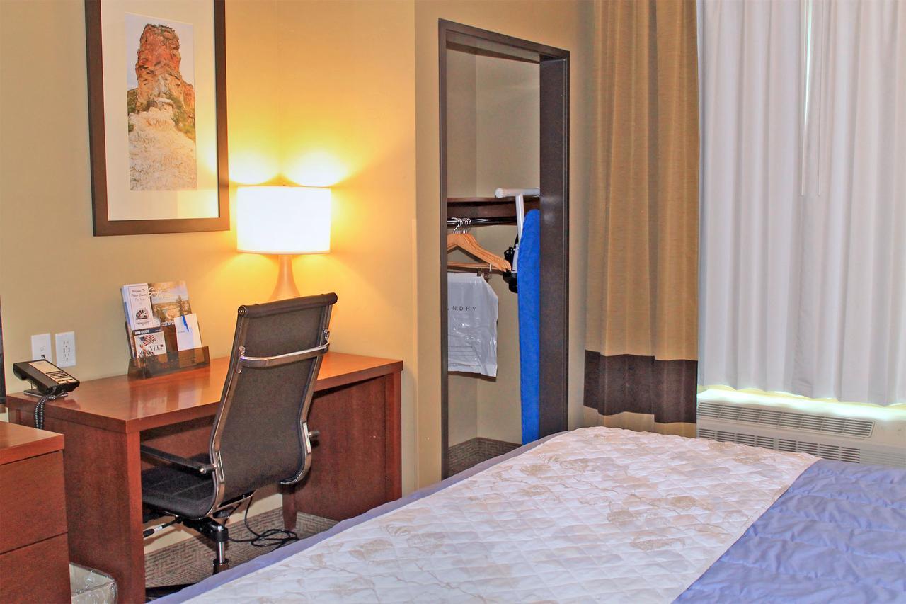 Heartland Inn And Suites Wheatland Dış mekan fotoğraf