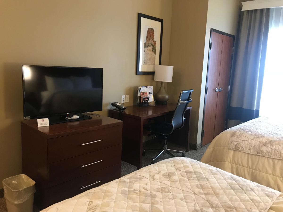 Heartland Inn And Suites Wheatland Dış mekan fotoğraf
