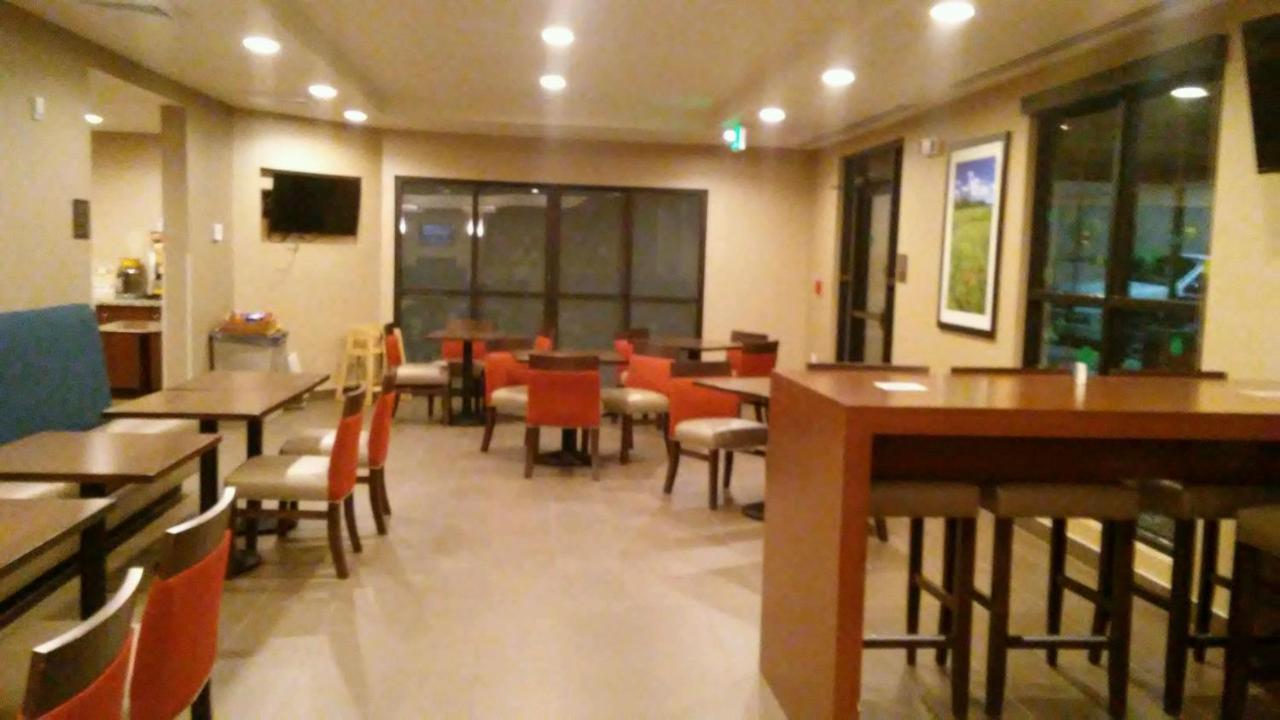 Heartland Inn And Suites Wheatland Dış mekan fotoğraf